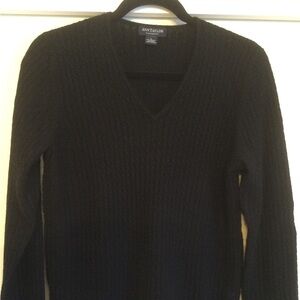 EUC Ann Taylor black cashmere v-neck cable sweater. Size Large.